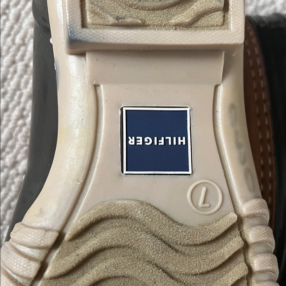 🥾WOMENS NWOT Tommy Hilfiger Brown and Black Winter Boots - Picture 2 of 6